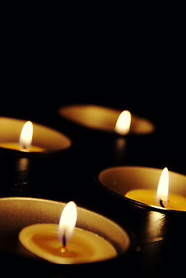 포토 JPG 해외이미지 백그라운드 크리스마스 겨울 데이트 오렌지 촛불 불 휴가 휴식 전등 조명 사랑 사람없음 장식 노란색 평화 검은색 어둠 화목 침묵 추위 기도 축하 뜨거움 그룹 영혼 고독 야간 소프트포커스 신비 심볼 향수 명상 오브젝트 장면 빛망울 연소 고립 광 왁스 적자 해외202004 해외포토 자연요소 계절 기념일 감정 컬러 컨셉 과일 초 촬영기법 빛 소리 화장품 파일형식 이미지허브