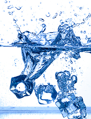 포토 JPG 해외이미지 백그라운드 사람없음 물 파란색 쌓기 얼음 블록 투명 액체 큐브 정사각형 제트기 고체 해외202004 해외포토 자연요소 도형 컬러 모션 비행기 파일형식 이미지허브