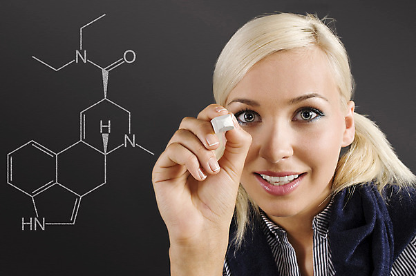 포토 JPG 해외이미지 백인 학생 여학생 여자 교육 행복 과학 백그라운드 교실 학교 수업 설명 한명 서기 사람 성인 스터디 금발 교사 칠판 시험 흰색 스마트 책상 분필 대학교 공식 심각 지능 해외202004 해외포토 서양인 직업 1 헤어스타일 감정 컬러 가구 컨셉 모션 학습 초크 파일형식 이미지허브