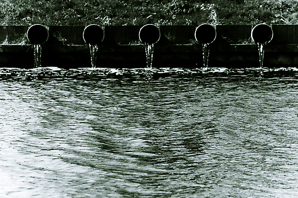 포토 JPG 해외이미지 모션 자연 추상 사람없음 물 반사 환경 금속 검은색 흐름 흰색 개울 콘센트 떨어짐 생태계 낭비 배수구 생태학 옛날 철강 해외202004 해외포토 자연요소 교육 컬러 컨셉 무늬 재질 강 파일형식 이미지허브