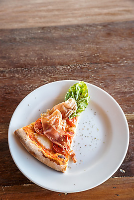 포토 JPG 해외이미지 접시 음식 토마토 탁자 치즈 주택 피자 건강 육류 요리 사람없음 목재 초록색 주방 검은색 식사 저녁식사 이탈리아 샐러드 로켓 시골 신선 파마 오븐 강의 굽기 햄 반죽 내추럴 점심식사 루꼴라 모짜렐라치즈 해외202004 해외포토 나무 헤어스타일 식기 유럽 컬러 가구 채소 식재료 재료 유제품 패스트푸드 서양음식 건물 가전제품 구이 파일형식 이미지허브