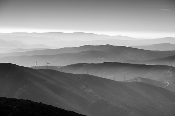 포토 JPG 해외이미지 계절 도로 여행 겨울 자연 하늘 스키 산 주택 풍경 경사 사람없음 파란색 울타리 얼음 하이킹 추위 흰색 신선 가루 언덕 암초 웅장함 절정 해외202004 해외포토 자연요소 길 컬러 교통시설 레저 겨울스포츠 건물 담장 생태계 파일형식 이미지허브