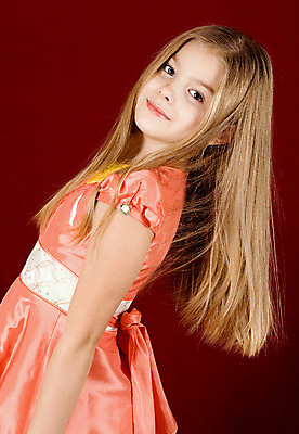 포토 JPG 해외이미지 1 응시 여학생 여자 딸 행복 감정 얼굴 어린이 건강 한명 미소 사람 10대 부모 기쁨 흰색 긍정 내추럴 고립 천진난만 카피스페이스 해외202004 해외포토 학생 시선 컬러 컨셉 가족 청소년 표정 신체부위 공백 파일형식 이미지허브