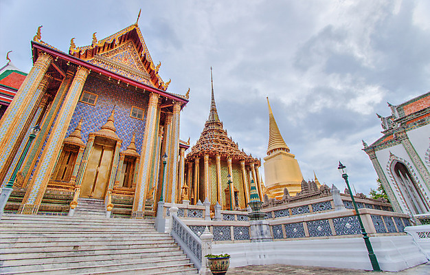 포토 JPG 해외이미지 주간 구름 캐릭터 종교 밭 불교 태국 하늘 휴가 미술 사람없음 파란색 빛 컬러풀 햇빛 태양 조각상 맑음 활발 궁전 흰색 사찰 황금 그늘 만족 수도원 강렬 몬스터 해외202004 해외포토 자연요소 감정 아시아 컬러 컨셉 고건축 농업 종교건축 날씨 문화예술 조형물 파일형식 이미지허브