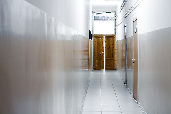 포토 JPG 해외이미지 디자인 벽 컨셉 비즈니스 건축양식 창문 미래 출입구 바닥 아이디어 실내 병원 사람없음 건물 파란색 빛 사무실 반사 문 펼침 방 흰색 도시 오픈 복도 터널 고독 천장 광 소멸 해외202004 해외포토 건축물 건축 감정 길 컬러 의학 모션 내부 파일형식 이미지허브