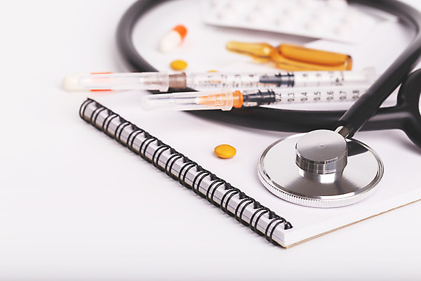 포토 JPG 해외이미지 백그라운드 장신구 청진기 건강 병원 주사기 가면 사람없음 세트 알약 약 우주 고통 장비 환자 의사 도구 면 질병 정상 붕대 테이프 머리위 처방 테라피 당뇨병 돌봄 심장병 카피스페이스 해외202004 해외포토 감정 의학 의료기기 모션 문구용품 뷰티 공백 의료진 파일형식 이미지허브