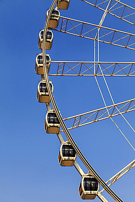 포토 JPG 해외이미지 공원 기념일 여행 백그라운드 모션 하늘 휴가 사람없음 야외 빨간색 파란색 컬러풀 축제 수확 바퀴 원형 승차 큼 회전목마 공평 해외202004 해외포토 도형 공공시설 컬러 농업 이벤트 놀이기구 크기 파일형식 이미지허브