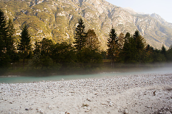 포토 JPG 해외이미지 나무 구름 유럽 여행 자연 하늘 날씨 산 풍경 사람없음 물 여름 강 햇빛 평화 맑음 어둠 침묵 봄 흐름 추위 안개 바위 신선 개울 매끈함 숲 알프스 암초 슬로베니아 해외202004 해외포토 자연요소 식물 계절 나라 컨셉 태양 소리 돌_바위 감각 생태계 파일형식 이미지허브
