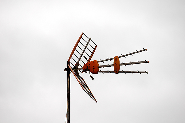 포토 JPG 해외이미지 모양 구름 접시 실루엣 별 백그라운드 일러스트 통신 조류 하늘 지붕 새로움 주택 안테나 풍경 사람없음 파란색 탑 금속 검은색 텔레비전 일몰 망원경 장비 인공위성 공구 도시 정상 옥상 오브젝트 수화기 라디오 신호 윤곽 방송 전염 소통 고립 옛날 철강 해외202004 해외포토 자연요소 동물 식기 건축물 컬러 컨셉 재질 촬영기법 건물 전자제품 노을 도구 질병 전화기 감염 파일형식 이미지허브