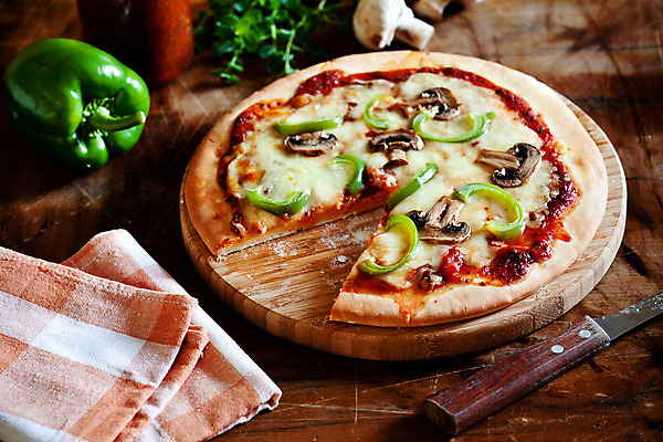 포토 JPG 해외이미지 음식 토마토 채소 오렌지 치즈 피자 실내 마늘 돼지고기 요리 사람없음 목재 빨간색 초록색 컬러풀 갈색 노란색 검은색 식사 저녁식사 버섯 이탈리아 흰색 신선 뜨거움 유기농 후추 토마토소스 점심식사 오레가노 입가심 채식주의자 핸드메이드 비건 해외202004 해외포토 나무 웰빙 유럽 컬러 과일 재료 유제품 패스트푸드 서양음식 육류 내부 소스_음식 향신료 채식 파일형식 이미지허브