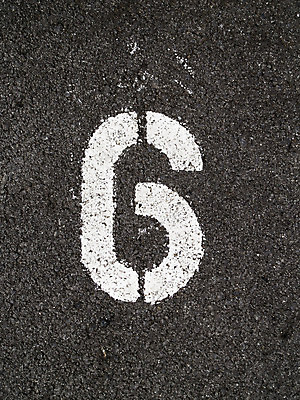 포토 JPG 해외이미지 캐릭터 백그라운드 경고 사람없음 숫자 검은색 페인트 산책 그리기 6 편지 심볼 사인 질감 윤곽 땅바닥 해외202004 해외포토 문자 컬러 모션 휴식 바닥 파일형식 이미지허브