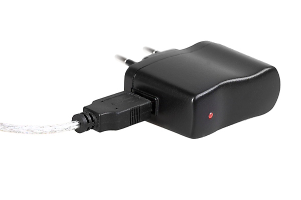 포토 JPG 해외이미지 1 백그라운드 사람없음 전자제품 컴퓨터 검은색 힘 블록 장비 흰색 닫기 플러그 플라스틱 USB 오브젝트 싱글 슛 충전 고립 변압기 입력 충전기 공급 유일 해외202004 해외포토 컬러 모션 재질 기계 파일형식 이미지허브