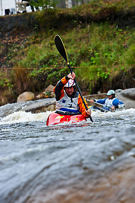 포토 JPG 해외이미지 라이프스타일 스포츠 파도 포즈 모션 자연 휴가 휴식 건강 한명 사람 야외 물 여름 강 운동 힘 경쟁 젖음 에너지 추위 도전 안개 게임 개울 서핑 황무지 급류 보호 헬멧 위험 노 속도 흥분 카약 분무기 지역 추적 뱃놀이 해외202004 해외포토 자연요소 1 계절 감정 바다 컨셉 배_교통 놀이 날씨 생활 전통놀이 수상스포츠 보호장비 생태계 선박 파일형식 이미지허브