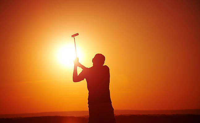 포토 JPG 해외이미지 손 실루엣 스포츠 컨셉 골프 오렌지 하늘 따뜻함 사람 성인 취미 사람없음 빛 태양 일출 검은색 황혼 일몰 게임 막대기 황금 골퍼 심플 진짜 타격 효과 해외202004 해외포토 자연요소 컬러 과일 모션 놀이 운동선수 촬영기법 신체부위 구기 노을 파일형식 이미지허브