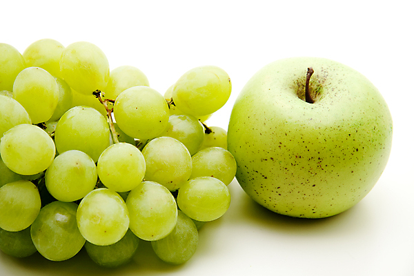 포토 JPG 해외이미지 음식 과일 포도 건강 사람없음 초록색 수확 신선 맛 사과 발사 먹기 흰배경 해외202004 해외포토 컬러 백그라운드 컨셉 농업 모션 흰색 파일형식 이미지허브