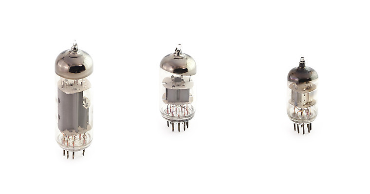 포토 JPG 해외이미지 산업 과학 전구 유리 사람없음 전자제품 빛 금속 힘 장비 수확 흰색 램프 그룹 역사 무선전화기 과학자 라디오 복고 오디오 튜브 고립 다이오드 발명 옛날 진공 공급 해외202004 해외포토 직업 컬러 농업 재질 조명 전화기 학자 파일형식 이미지허브