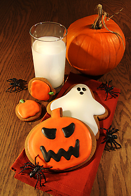 포토 JPG 해외이미지 계절 음식 오렌지 장난 유리 호박 휴가 디저트 사람없음 쿠키 검은색 할로윈 우유 대접 달콤 유령 상품 무서움 설탕 굽기 냅킨 거미 10월 핸드메이드 프로스팅 해외202004 해외포토 감정 컬러 곤충 채소 과일 재질 유제품 날짜 맛 구이 제빵 파일형식 이미지허브