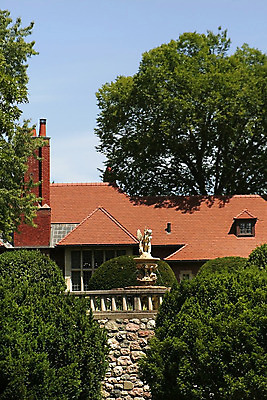 포토 JPG 해외이미지 나무 꽃 건축양식 창문 지붕 벽돌 주택 사람없음 건물 빨간색 파란색 컬러풀 조각상 장미 정원 봄 역사 재산 타일 시골집 점토 옛날 정중 해외202004 해외포토 식물 건축물 계절 건축 컬러 컨셉 금융 조형물 파일형식 이미지허브