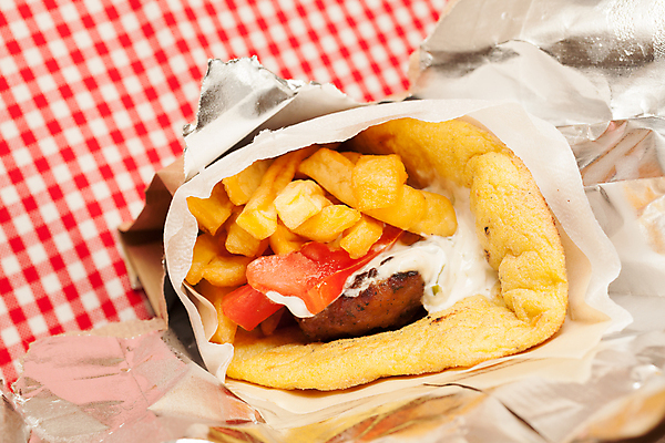 포토 JPG 해외이미지 접시 문화 음식 빵 토마토 채소 양파 건강 육류 돼지고기 요리 사람없음 식사 저녁식사 튀김 덮개 뜨거움 맛 그릴 폐기물 주식 바비큐 굽기 지중해 먹기 배고픔 그리스 상쾌 창살 양고기 그리스인 점심식사 케밥 피타 해외202004 해외포토 서양인 식기 감정 유럽 바다 컨셉 식재료 모션 주방용품 금융 뚜껑 쓰레기 구이 파일형식 이미지허브