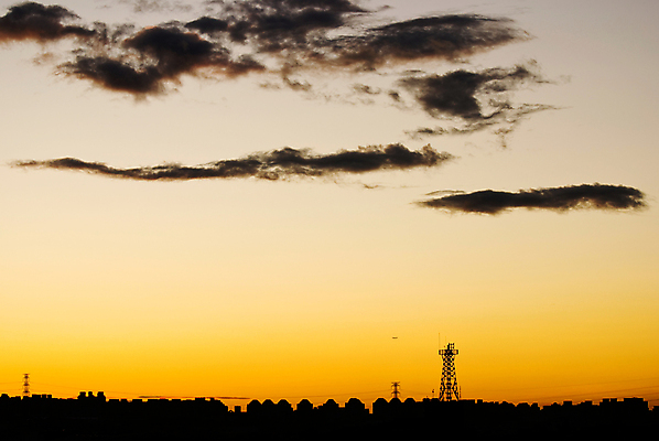 포토 JPG 해외이미지 구름 외관 백그라운드 오렌지 비즈니스 건축양식 하늘 지붕 주택 풍경 사람없음 야외 건물 빨간색 파란색 빛 도시풍경 태양 탑 어둠 황혼 일몰 새벽 도시 황금 도심 야간 저녁 장면 스카이라인 해외202004 해외포토 자연요소 건축물 건축 컬러 과일 노을 파일형식 이미지허브
