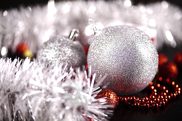 포토 JPG 해외이미지 크리스마스장식 크리스마스 실내 근접촬영 사람없음 아웃포커스 장식볼 오브젝트 오너먼트 해외202004 해외포토 기념일 뷰포인트 촬영기법 내부 장식 파일형식 이미지허브