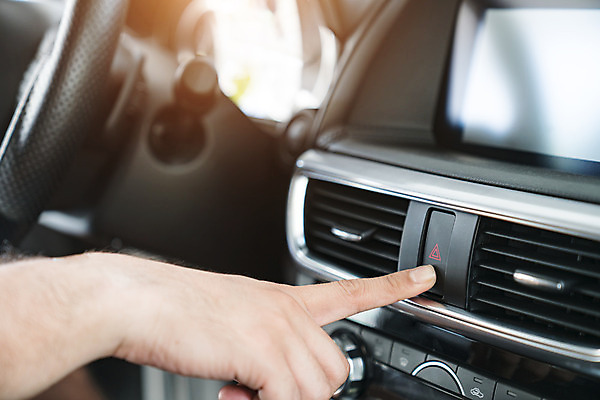 포토 JPG 해외이미지 아이콘 자동차 전등 경고 안전 사람없음 빨간색 빛 긴급 도움 판넬 위험 사건 고장 심볼 사인 문제 자동 해외202004 해외포토 육상교통 컬러 컨셉 조명 파일형식 이미지허브