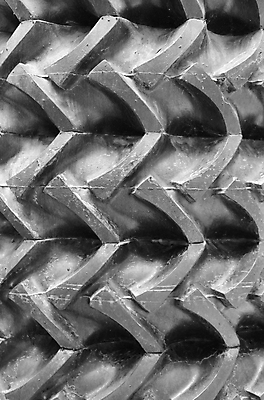 포토 JPG 해외이미지 산업 도로 백그라운드 패턴 농업 부분 교통시설 자동차 사람없음 세로 검은색 장비 덮개 바퀴 결합 속도 질감 타이어 트랙 트랙터 고무 보호자 비포장도로 오프로드 자동 해외202004 해외포토 길 육상교통 컬러 교통 무늬 뚜껑 농기계 시설 특수차량 파일형식 이미지허브