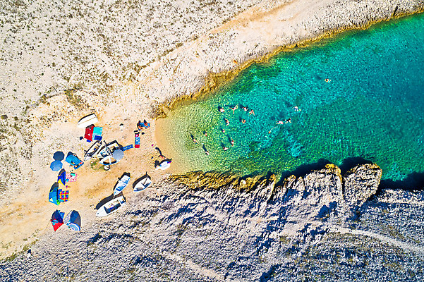 포토 JPG 해외이미지 도로 바다 섬 여행 자연 산 안테나 국립공원 풍경 해변 사람없음 야외 초록색 물 파란색 여행객 사막 조약돌 바위 시골 만 보트 지중해 양산 크로아티아 채널 터키석 해외202004 해외포토 자연요소 공원 유럽 길 컬러 배_교통 통신 교통시설 사람 돌_바위 보석 생태계 파일형식 이미지허브