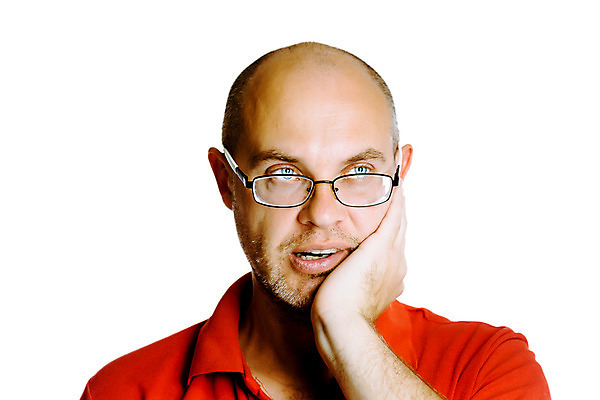 포토 JPG 해외이미지 백인 1 손 응시 남자 감정 얼굴 백그라운드 셔츠 스트레스 한명 사람 성인 파란색 머리 카메라 고통 터치 흰색 표현 잡기 입 좌절 치아 고민 문제 고립 우울증 치통 해외202004 해외포토 서양인 시선 컬러 컨셉 상의 모션 신체부위 전자제품 소화기관 질병 파일형식 이미지허브