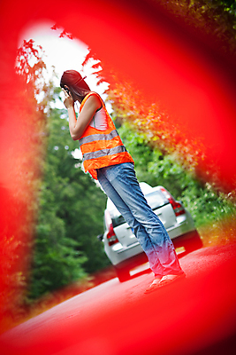 포토 JPG 해외이미지 여자 도로 자동차 모바일 세포 경고 한명 야외 옆모습 스마트폰 외침 재킷 손상 덮개 긴급 조끼 도움 오픈 고속도로 운전사 수리 휘발유 고장 서비스 만들기 타이어 탱크 가스 부름 문제 정비공 보닛 그만 길가 깨짐 해외202004 해외포토 직업 1 길 육상교통 뷰포인트 컨셉 교통시설 모션 사람 핸드폰 스마트기기 소리 외투 뚜껑 기술자 석유 파일형식 이미지허브