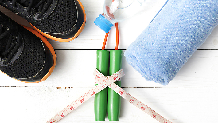 포토 JPG 해외이미지 백그라운드 운동화 신발 다이어트 줄자 건강 사람없음 수건 운동 도구 물병 줄넘기 때타월 해외202004 해외포토 자 위생용품 물통 파일형식 이미지허브