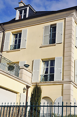 포토 JPG 해외이미지 외관 건축양식 새로움 아파트 주택 사람없음 야외 건물 옆모습 장식 3D 페인트 프랑스 도시 재산 수리 베르사유 발판 복원 옛날 진짜 프로젝트 회복 개조 해외202004 해외포토 건축물 건축 유럽 뷰포인트 컨셉 금융 디지털합성 파리_프랑스 파일형식 이미지허브