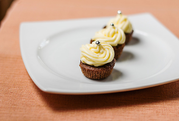 포토 JPG 해외이미지 접시 음식 결혼 디저트 주택 요정 3 사람없음 장식 컵 파티 케이크 초콜릿 얼음 축제 식사 희망 빵집 식탁보 흰색 축하 대접 신선 생일 달콤 은색 정상 설탕 컵케이크 굽기 먹기 뿌리기 크림 오브젝트 머핀 토핑 버터 스펀지 반투명 해로움 프로스팅 해외202004 해외포토 자연요소 식기 기념일 감정 빵 컬러 컨셉 모션 이벤트 건물 상점 맛 구이 제빵 파일형식 이미지허브