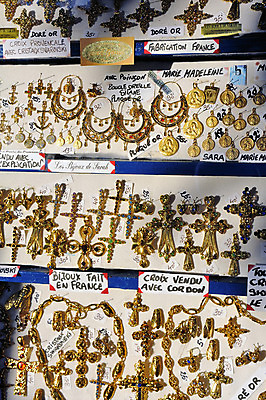 포토 JPG 해외이미지 유럽 종교 백그라운드 십자가 목걸이 선물 사람없음 반사 프랑스 황금 보석 다이아몬드 해외202004 해외포토 나라 장신구 광석 파일형식 이미지허브