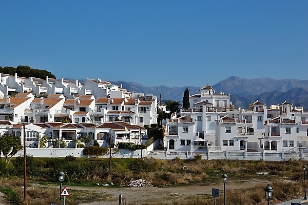 포토 JPG 해외이미지 모양 디자인 벽 비즈니스 건축양식 하늘 산 아파트 주택 사람없음 야외 건물 금융 파란색 빛 반사 탑 고층빌딩 블록 발코니 스페인 재산 도심 큼 타운 교외 안달루시아 해외202004 해외포토 건축물 건축 유럽 컬러 빌딩 경제 도시 크기 파일형식 이미지허브