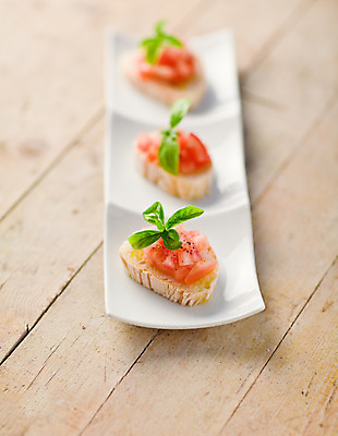 포토 JPG 해외이미지 빵 조각 잎 토마토 탁자 건강 마늘 사람없음 목재 시골 최고 애피타이저 자르기 유기농 소금 후추 바질 브루스케타 오레가노 채식주의자 해외202004 해외포토 나무 식물 웰빙 음식 가구 채소 재료 모션 향신료 채식 파일형식 이미지허브