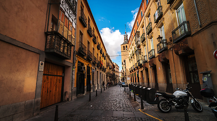 포토 JPG 해외이미지 도로 여행 거리 사람 사람없음 건물 빛 걷기 마을 상점 오토바이 조약돌 도시 보행자 스페인 타운 해외202004 해외포토 건축물 유럽 길 교통시설 모션 바이크 돌_바위 파일형식 이미지허브