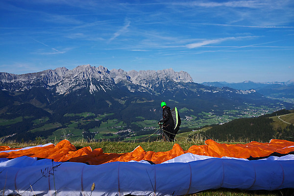 포토 JPG 해외이미지 나무 유럽 스포츠 자연 산 안테나 풍경 사람없음 계곡 바위 오스트리아 알프스 낙하산 해외202004 해외포토 식물 나라 통신 돌_바위 생태계 파일형식 이미지허브