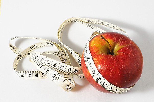 포토 JPG 해외이미지 라이프스타일 음식 컨셉 다이어트 과일 건강 사람없음 가로 빨간색 숫자 흰색 하트 신선 사과 몸무게 먹기 날씬함 측정 테이프 계량기 건강식 고립 분실 적자 해외202004 해외포토 모양 문자 컬러 모션 문구용품 생활 몸매 파일형식 이미지허브