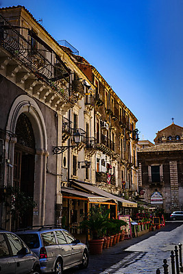 포토 JPG 해외이미지 여행 거리 사람없음 야외 건물 도시풍경 햇빛 성당 교회 이탈리아 해외202004 해외포토 건축물 유럽 종교건축 풍경 태양 도시 파일형식 이미지허브