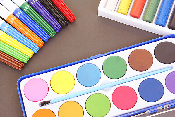 포토 JPG 해외이미지 백그라운드 장신구 미술 사람없음 빨간색 초록색 파란색 컬러풀 펜 노란색 페인트 기록 끝 플라스틱 책상 그림 시트 펠트 해외202004 해외포토 컬러 가구 재질 문화예술 필기구 파일형식 천_직물 이미지허브