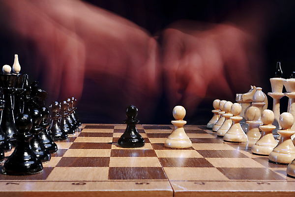 포토 JPG 해외이미지 모양 손 스포츠 조각 모션 표면 사람 사람없음 목재 검은색 경쟁 줄무늬 도전 게임 흰색 체스말 체스 계획 대표 왕 라이벌 정사각형 여왕 사기꾼 줄서기 지능 해외202004 해외포토 도형 나무 컬러 컨셉 무늬 재료 놀이 신체부위 말_게임 파일형식 이미지허브