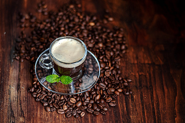 포토 JPG 해외이미지 커피 음료 음식 아침 콩 사람없음 컵 갈색 검은색 어둠 카페 머그컵 원두 흰색 뜨거움 아침식사 커피잔 굽기 컵받침 아로마 카푸치노 에스프레소 카페인 해외202004 해외포토 주간 식기 컬러 잔 곡류 상점 식사 구이 받침대 파일형식 이미지허브