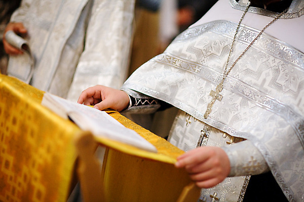 포토 JPG 해외이미지 전통 디자인 옷 남자 기독교 종교 결혼 십자가 관리 사람 사람없음 책 단어 독서 노란색 교회 믿음 성경 기도 예수 메시지 영혼 아빠 성직자 심볼 읽기 사인 신성 천국 복음 신앙심 엘리먼트 영원 안락 해외202004 해외포토 문자 감정 컬러 컨셉 종교용품 가족 종교건축 모션 이벤트 건물 신_종교 파일형식 이미지허브