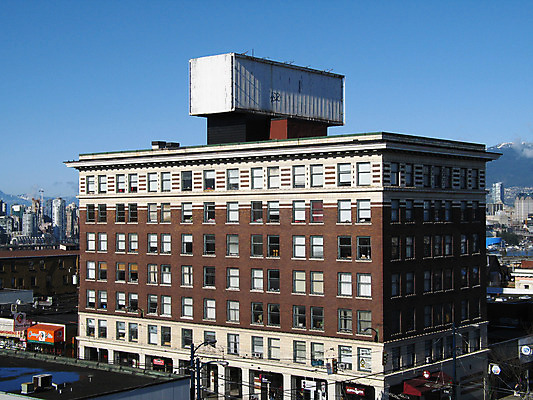 포토 JPG 해외이미지 건축양식 창문 광고판 사람없음 건물 가로 큼 거인 해외202004 해외포토 건축물 건축 알림판 크기 판 파일형식 이미지허브