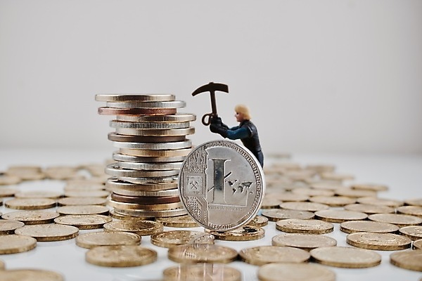 포토 JPG 해외이미지 돈 사람없음 금융 동전 저축 선택 발굴 무역 투자 결제 가치 광부 해외202004 해외포토 직업 산업 컨셉 비즈니스 경제 재산 파일형식 이미지허브