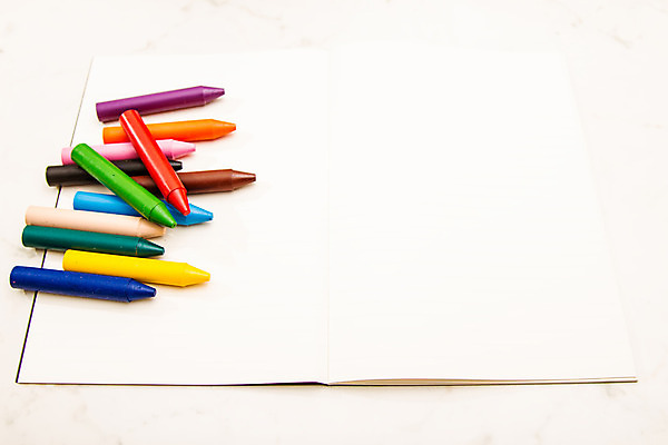 포토 JPG 해외이미지 학생 교육 종이 백그라운드 교실 학교 수업 미술 사람없음 책 컬러풀 연필 우주 공책 페인트 시험 기록 그리기 강의 책상 교과서 그림 크레파스 페이지 문제집 내려보기 해외202004 해외포토 컬러 가구 모션 문화예술 문구용품 학용품 교재 필기구 파일형식 이미지허브