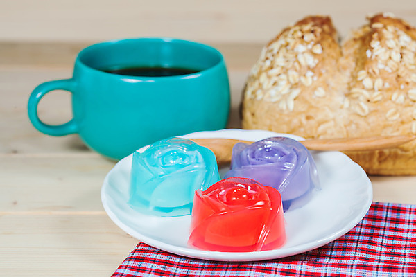 포토 JPG 해외이미지 접시 꽃 문화 어린이 음식 백그라운드 재료 태국 디저트 서브 요리 웃음 사람없음 초록색 컬러풀 식사 흰색 시간 달콤 맛 보호 고민 젤리 층 흙더미 멀티 해외202004 해외포토 식물 식기 감정 아시아 컬러 컨셉 표정 사람 흙 파일형식 더미 이미지허브