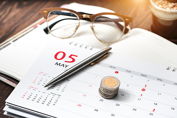 포토 JPG 해외이미지 손 백그라운드 컨셉 돈 비즈니스 성공 사람없음 금융 경제 쌓기 달러 동전 저축 성장 흰색 절약 재산 은퇴 투자 이익 회계 월급 고립 돌봄 수입 자금 투자자 비용 해외202004 해외포토 컬러 모션 신체부위 파일형식 이미지허브