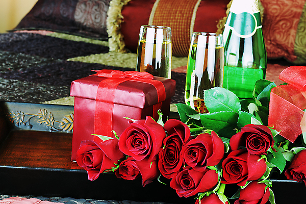 포토 JPG 해외이미지 스튜디오촬영 식물 기념일 꽃 음료 꽃다발 꽃무늬 와인잔 베개 유리 호텔 쟁반 실내 발렌타인데이 선물 사람없음 내부 가로 빨간색 선물상자 장미 와인 침실 벚꽃 침대 신선 생일 고급 우아함 다발 배열 휴양지 향기 정물화 어머니의날 해외202004 해외포토 컬러 가구 컨셉 무늬 술잔 침구 데이이벤트 재질 숙소 주류 이벤트 상자 장소 그림 냄새 미국문화 파일형식 이미지허브